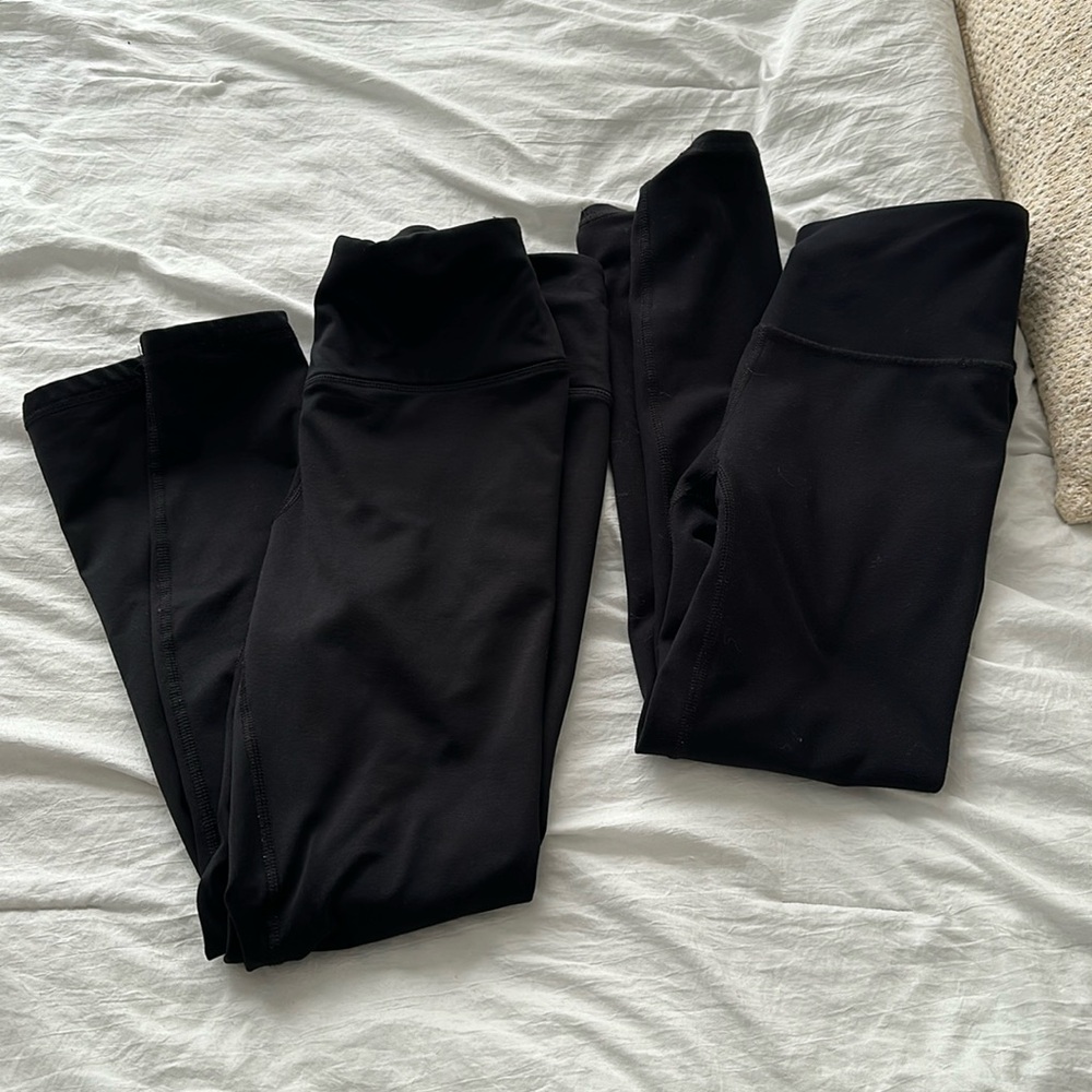 2 pairs of 90 degree brand leggings